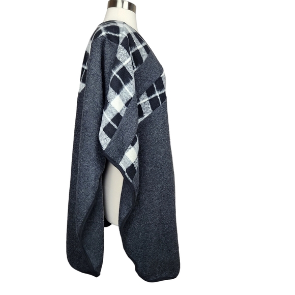 MINKPINK NWT Just Charming Shrug Poncho Gray Plaid OSFA Women's One Size - Picture 5 of 13